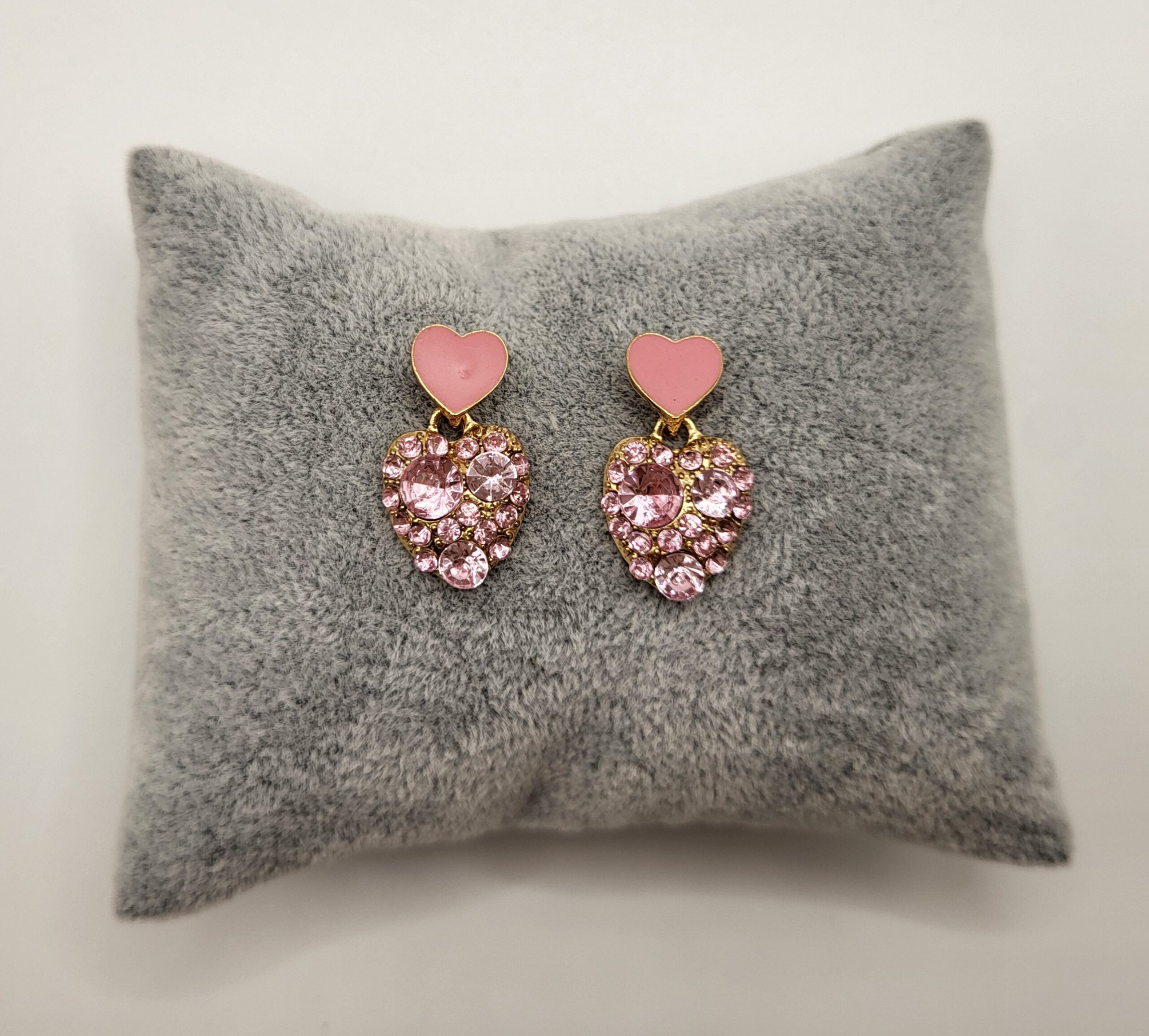 Oorhangers met roze hartjes