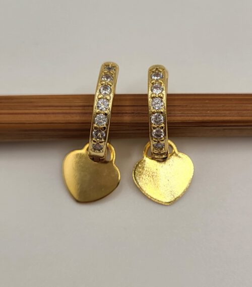 Oorringen met zirkonia steentjes en hartje