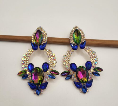 Oorhangers met gekleurde steentjes