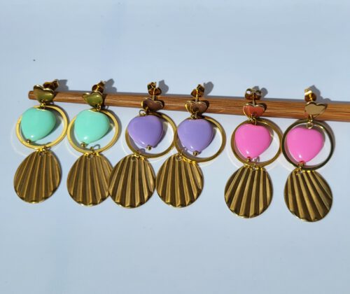 Oorhangers met gekleurd hartje